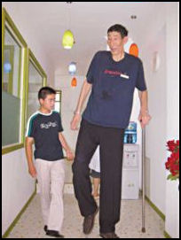 20080224-Bao_Xishun1 tallest man.jpg
